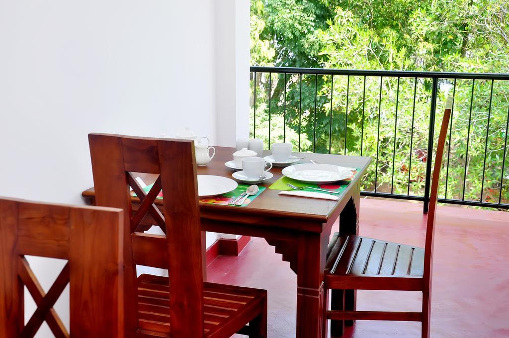 Little Swan Guest House Bentota Exterior photo